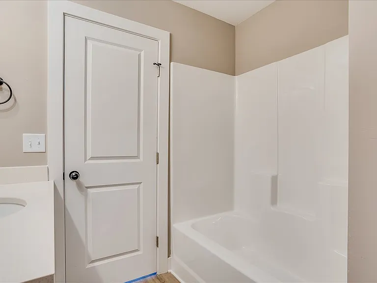 Auburn Villas — Photo 16