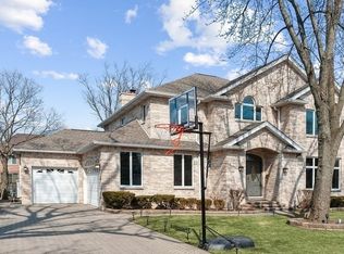 2424 Oak Tree Ln, Park Ridge, IL 60068
