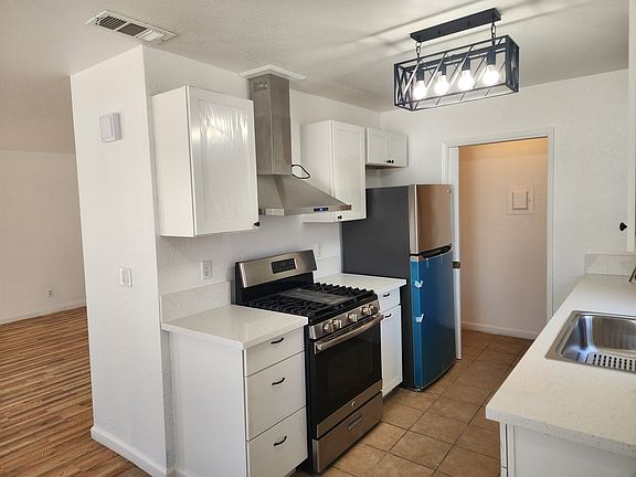 2nd image of 3325 Holly Dr APT B
