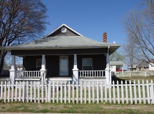 409 E Oak St, Stockton, MO 65785
