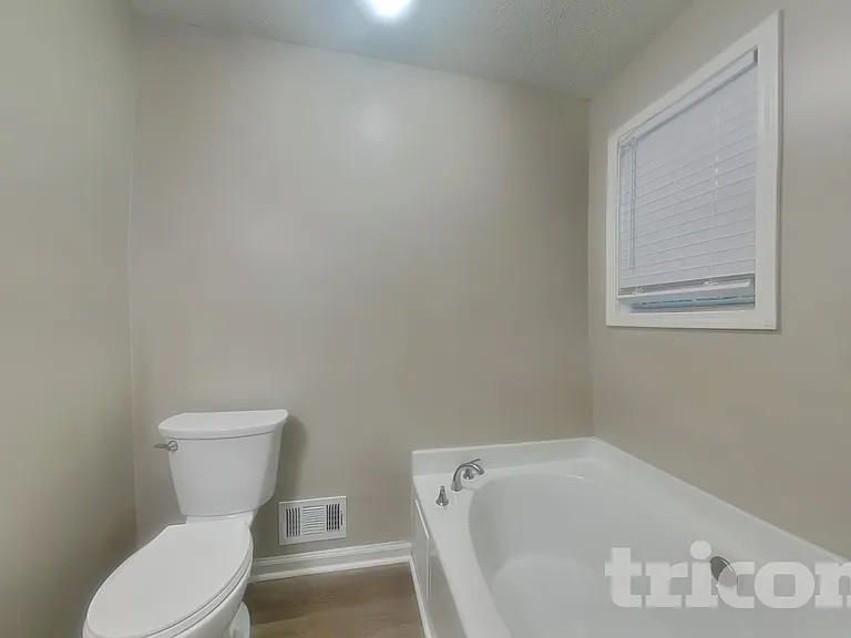 2407 Windridge Dr NE — Photo 10