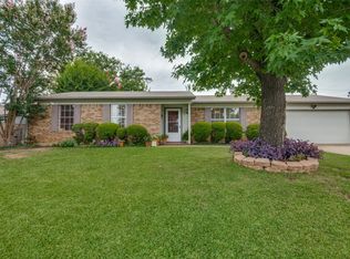 408 Hallmark Dr, Arlington, TX 76011