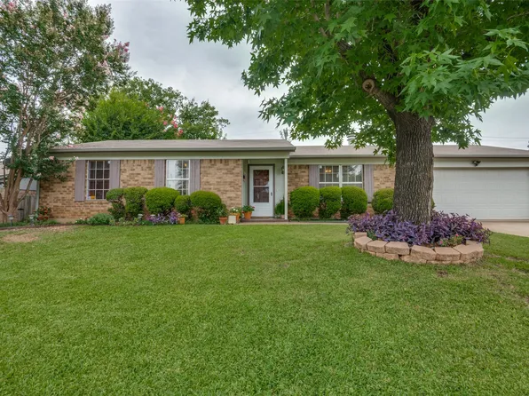 408 Hallmark Dr, Arlington, TX 76011