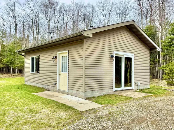 6613 E Stonington Rd, Rapid River, MI 49878