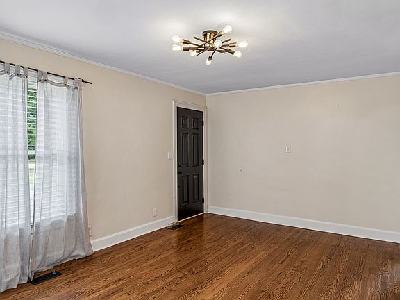 5th image of 219 Morton Ave