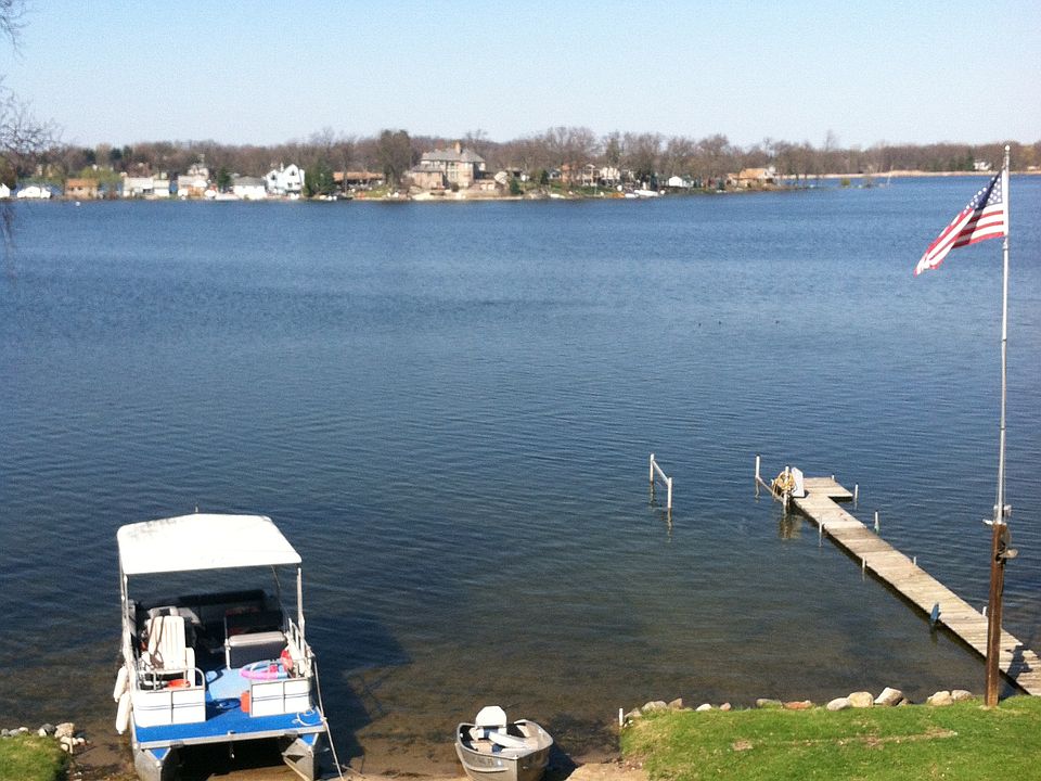 2nd image of 10232 Elizabeth Lake Rd