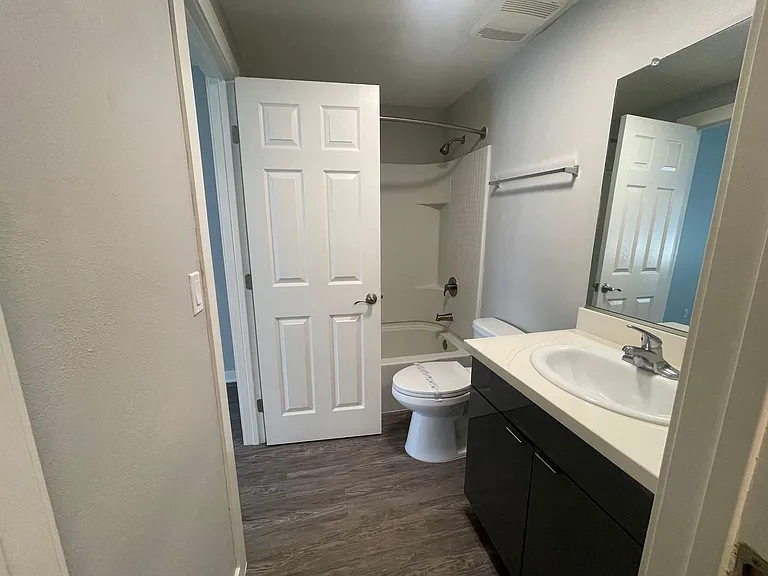 Villa Del Sol Apartments — Photo 163