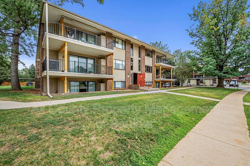 2 bed, 2.0 bath, 1128 sqft, $2,020 — Photo 2