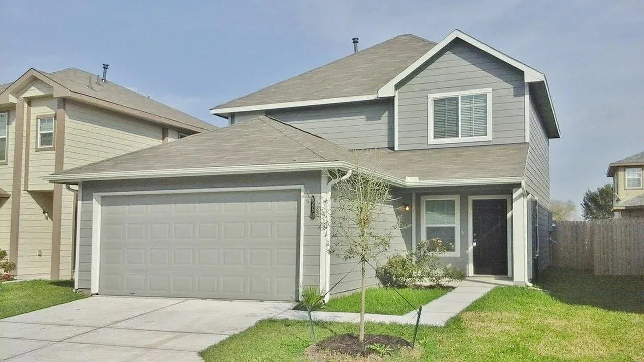 4 bed, 2.5 bath, 1687 sqft, $1,935 — Photo 1