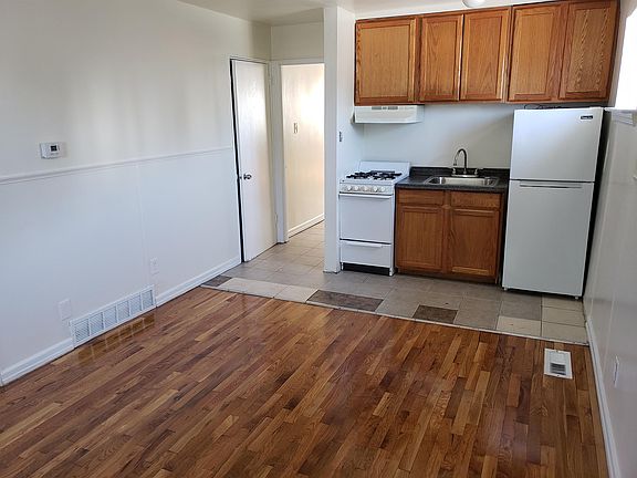 3rd image of 1862 Pratt St #16146674