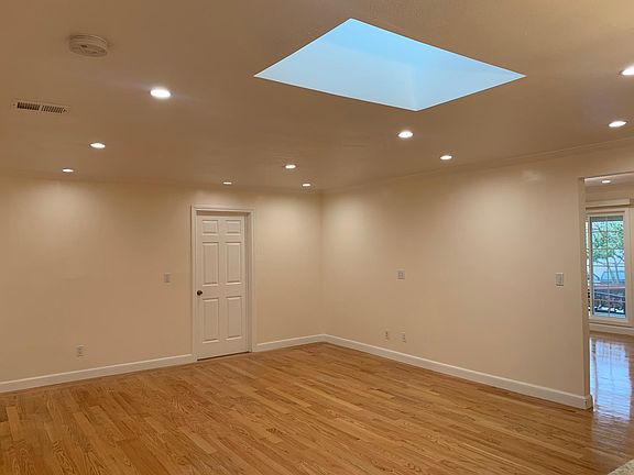 4th image of 1811 Louvaine Dr