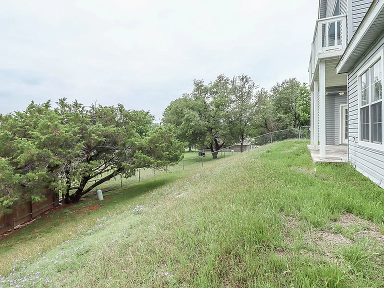 1810 Mesa Oaks Cir — Photo 36