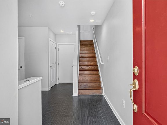 5th image of 909 5th St SE