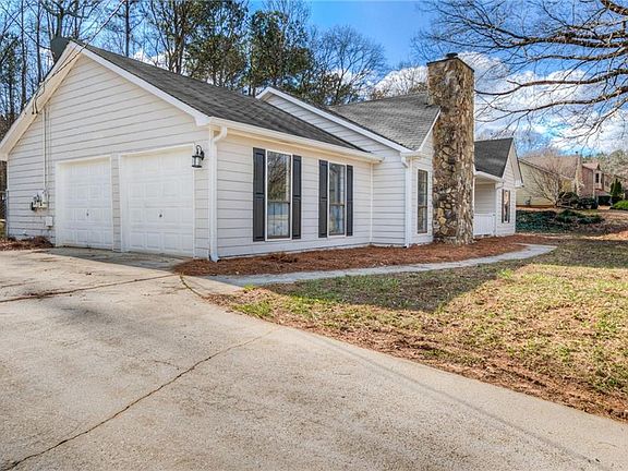 3rd image of 425 Winterwood Dr