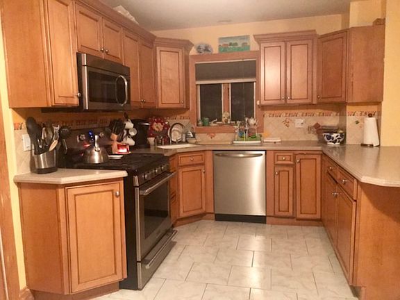 4th image of 695 Bard Ave