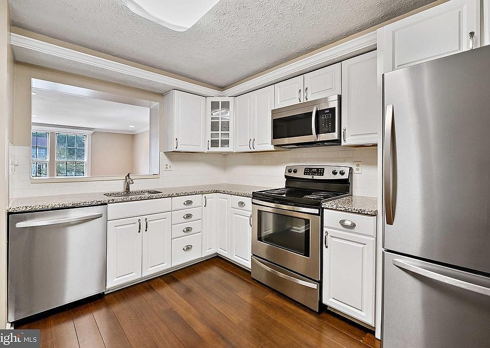1st image of 20 Dallington Ct