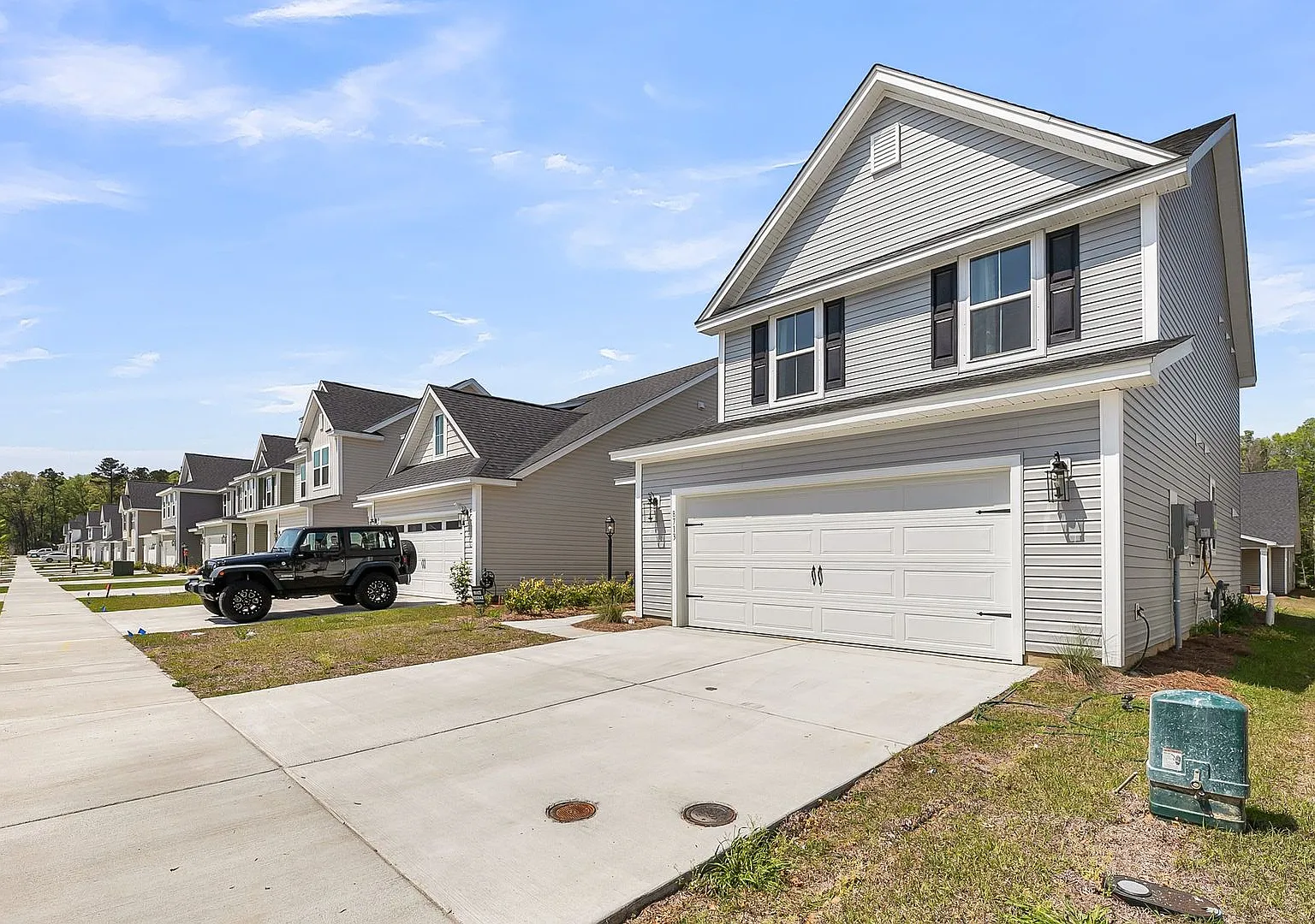 Beautiful 3 bedroom 2.5 bathroom two story home available in North Charleston! — Photo 3