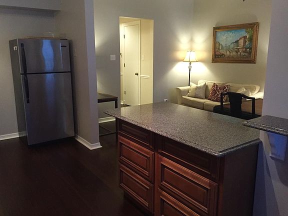 3rd image of 1053 W Balmoral Ave #1