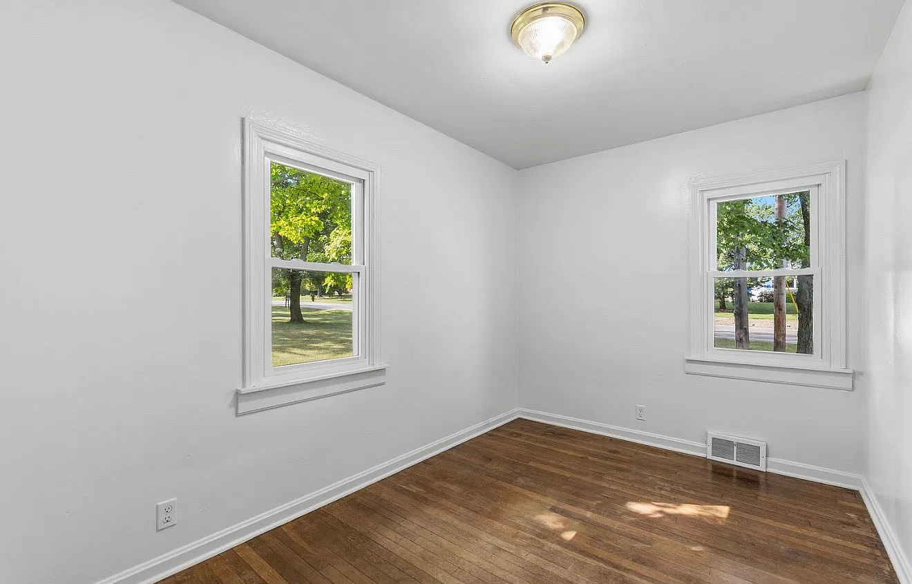 3 bed, 1120 sqft, $1,200 — Photo 1