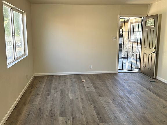 4th image of 119 N Santa Rita St #121