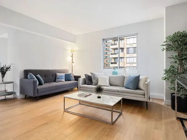 308 East 38th Street 19D image 2 of 18