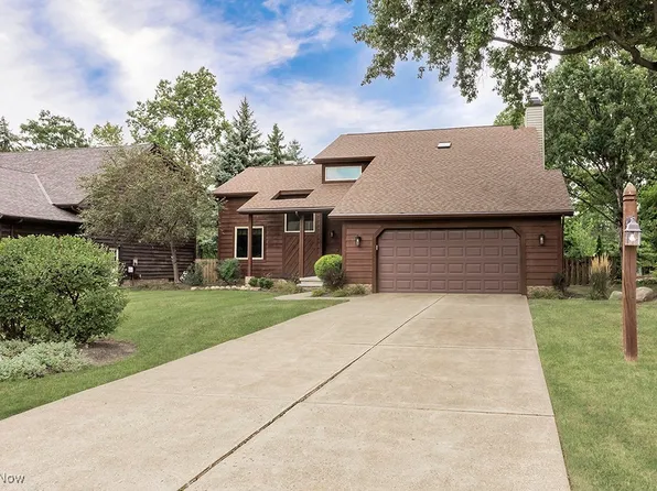 34889 Aspenwood Ln, Willoughby, OH 44094