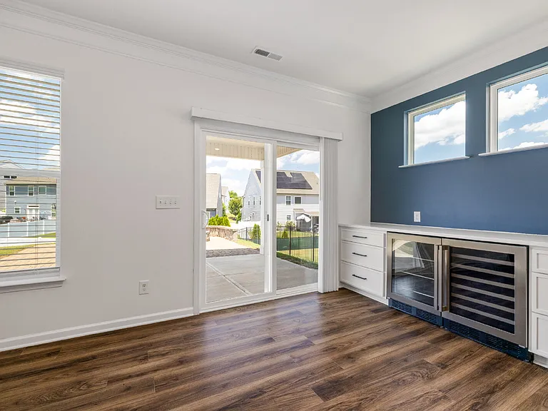 1069 Pennington Dr — Photo 12