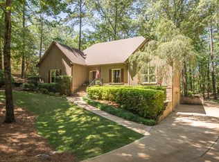 1220 Country Club Cir, Birmingham, AL 35244
