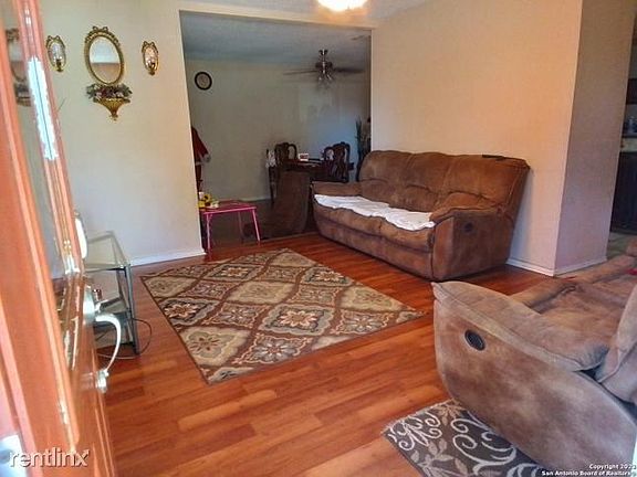 2nd image of 5915R Millbank St
