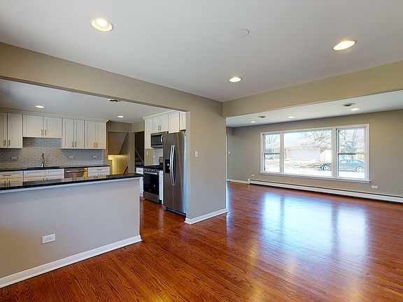 5th image of 16934 Woodlawn East Ave