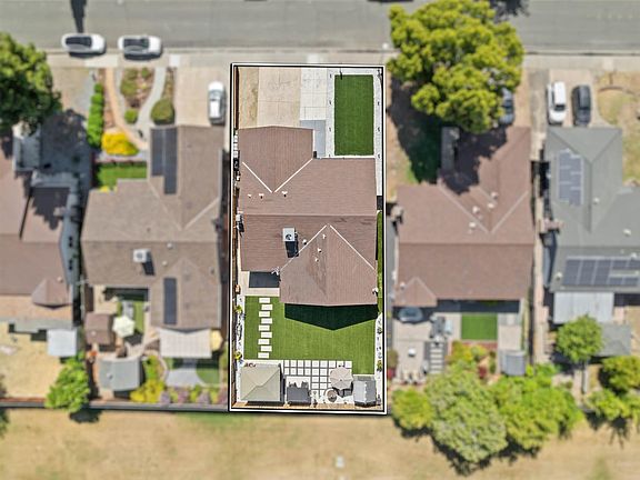 3rd image of 39 Del Vista Cir