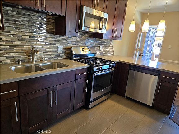 5th image of 10939 1/2 Moorpark St