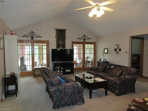 3rd image of 70 Montgomery Ln Unit 2