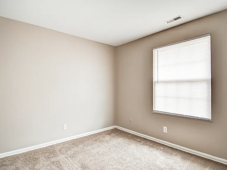 Fox Hunt Apartments — Photo 31