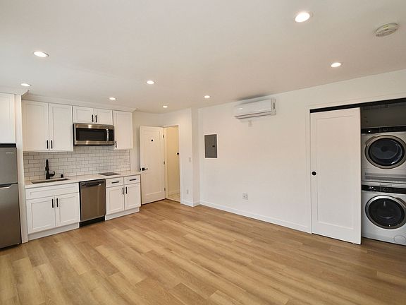 5th image of 11255 Huston St #113