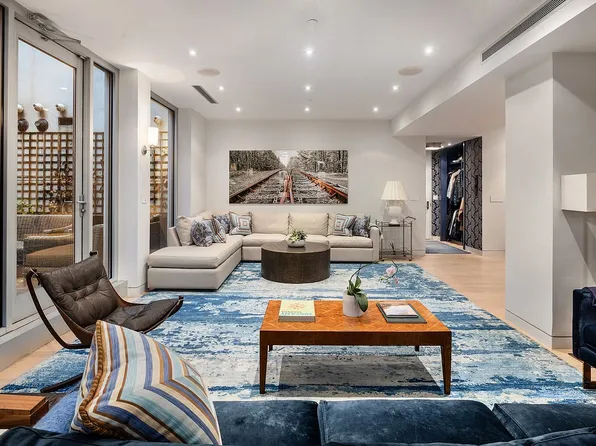 433 E 74th St, New York, NY 10021