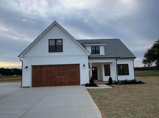 1327 Parkertown Rd, Four Oaks, NC 27524