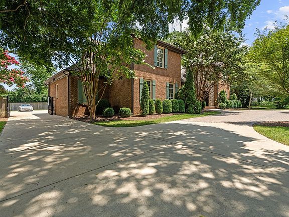 2nd image of 504 Lynnwood Blvd