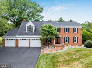 1006 Cup Leaf Holly Ct, Great Falls, VA 22066