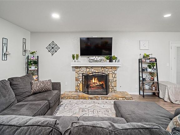 3rd image of 44417 Leatherwood Ave