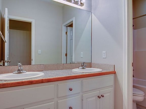5th image of 16 Fernwood Dr S #16