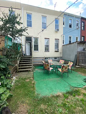 Rented by Compass | media 37