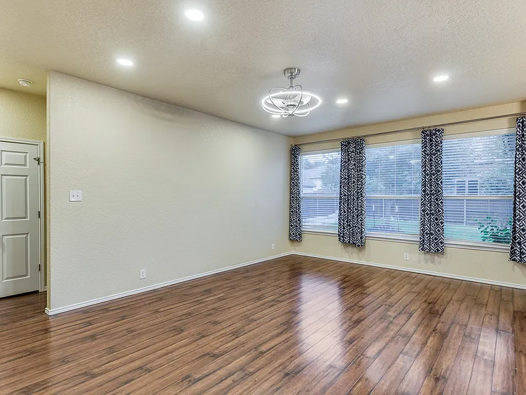 5723 White Oak Cv — Photo 11