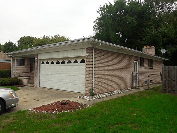 2nd image of 25560 Wexford Ave