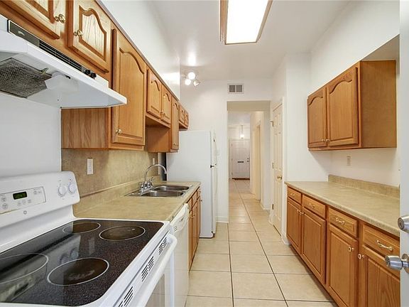 3rd image of 1 & 3 Fontainebleau Dr