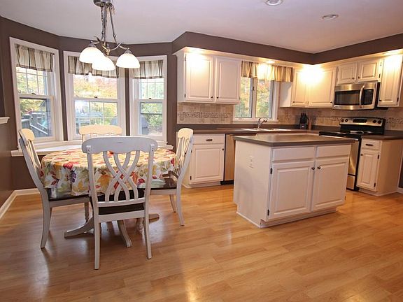 3rd image of 723 Somerdale Dr