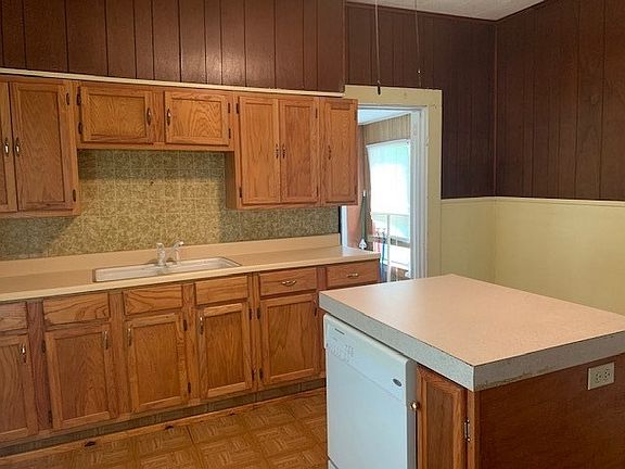 3rd image of 115 McDaniel St