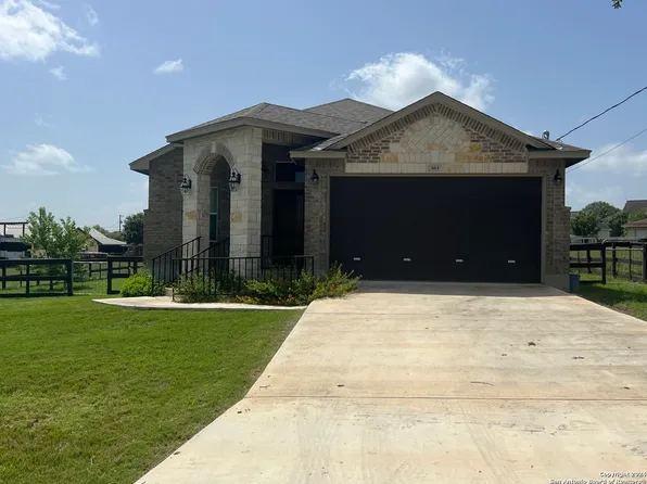 383 Glenvalley Circle, Bandera, TX 78003