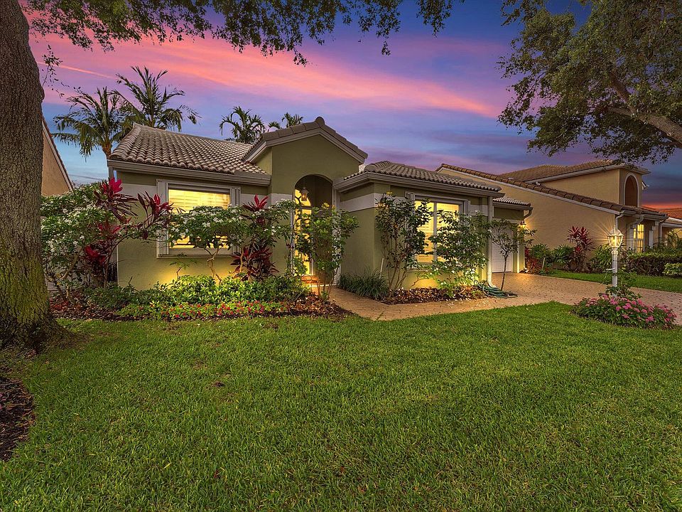 1st image of 1097 Roble Way