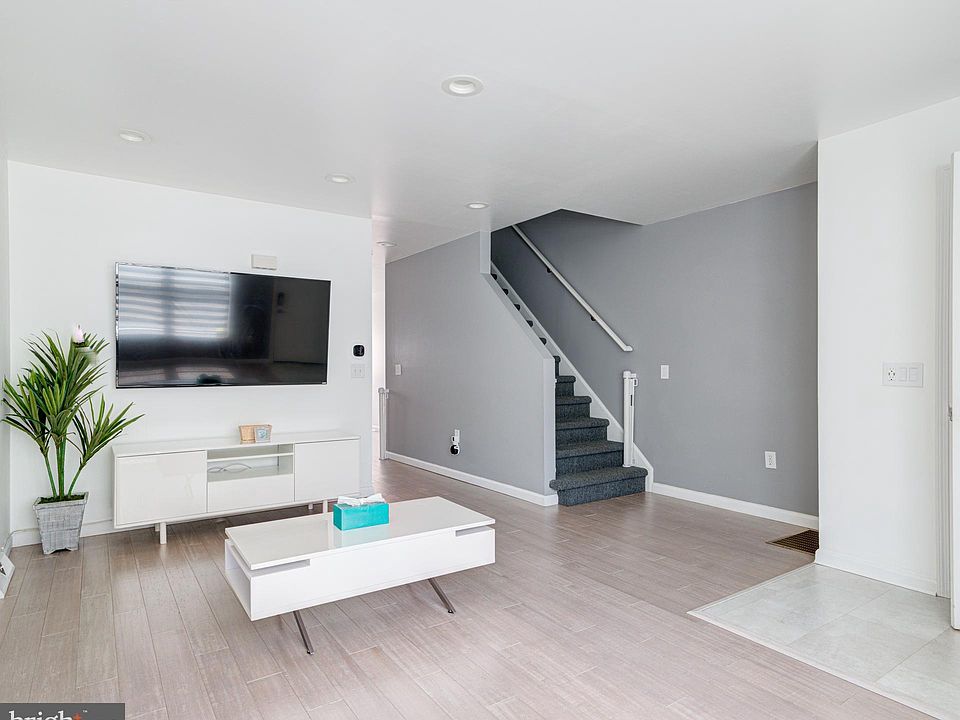 1st image of 1113 E Hewson St